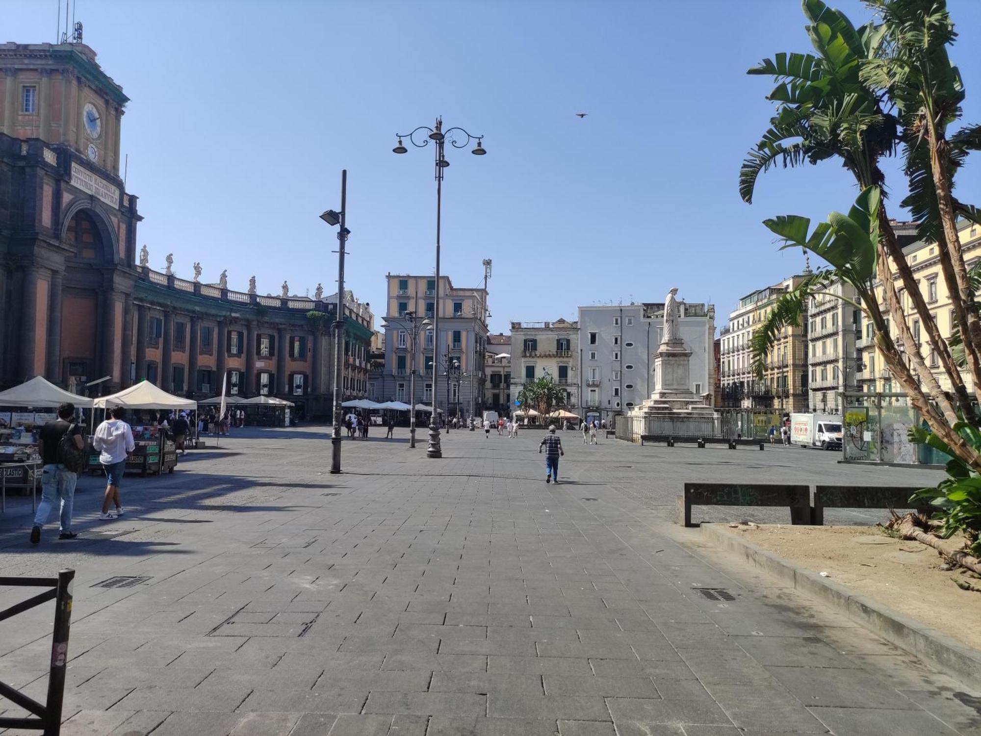 דירות נאפולי Na' Stanza In Piazza מראה חיצוני תמונה