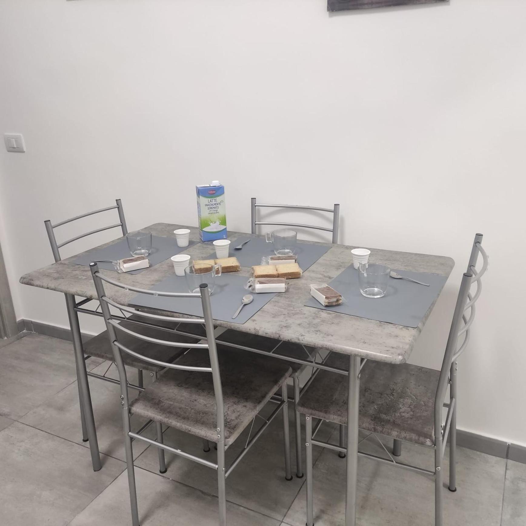 דירות נאפולי Na' Stanza In Piazza מראה חיצוני תמונה